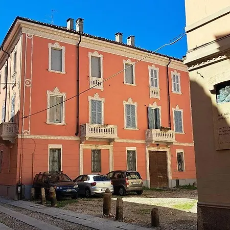Holiday home Dimora Boezio7, Cozy And Charming Place In Center With Private Parking
